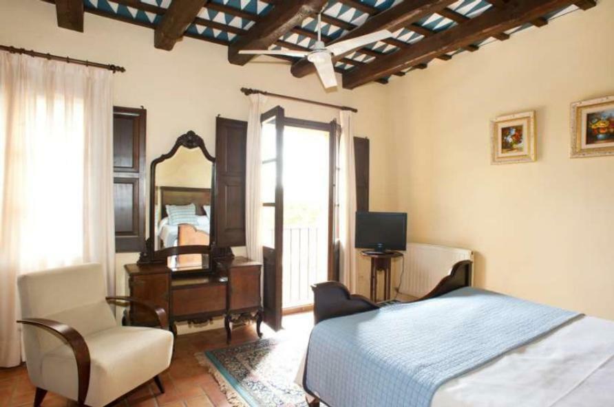 Hostal La Riera Torroella De Montgri Ngoại thất bức ảnh
