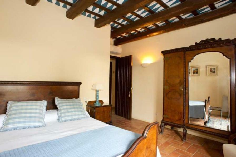 Hostal La Riera Torroella De Montgri Ngoại thất bức ảnh